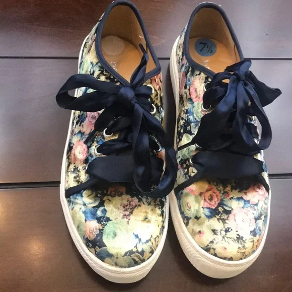 Josi Lace - Up Sneakers - Picture 2 of 5